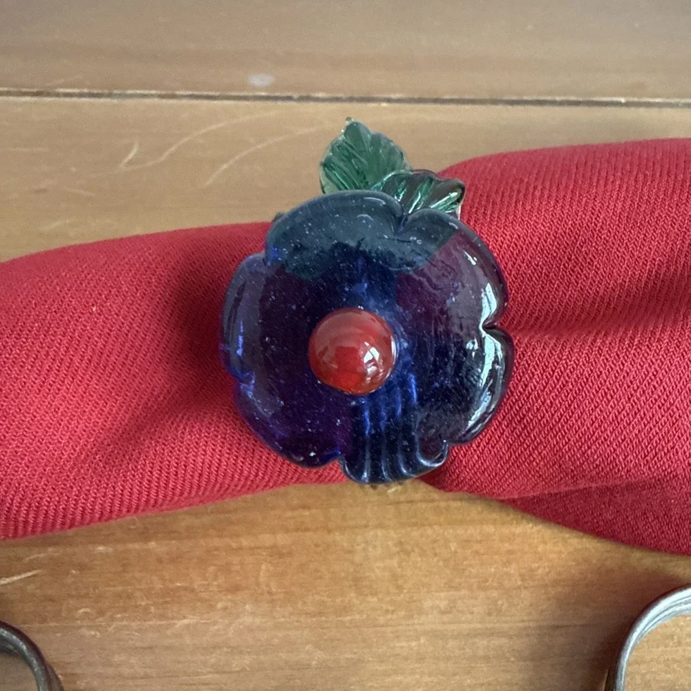 Vtg 90's Glass Flower Napkin Rings Set-4 Unique Purple/blue Floral Daisy Cottage